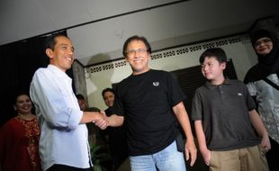 KAMPANYE HITAM CAPRES : Iwan Fals Dicatut Black Campaign "Kurus Tapi Rakus"