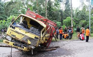 KECELAKAAN KLATEN : Truk yang Tabrak Rumah Melaju dengan Rem Blong Sejauh 1,5 Km!