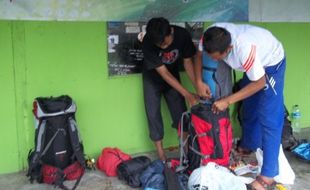 AKTIVITAS GUNUNG MERAPI : Merapi Keluarkan Asap Lagi Lalu Normal