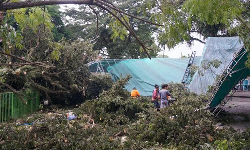 Panggung THR Sriwedari Ambruk, Pertunjukkan Jalan Terus, Rabu OM Sagita Manggung