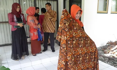 HARI BATIK NASONAL : Pewarna Alami dapat Eco Labelling