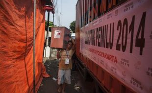 FOTO PEMILU 2014 : Distribusi Logistik Pemilu 