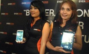 SMARTPHONE TERBARU : Evercoss Manjakan Selfie Mania dengan Pablet Terbaru