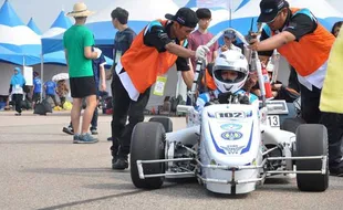 INTERNATIONAL STUDENT GREEN CAR COMPETION 2014 : Tim Garuda UNY Melesat Tercepat