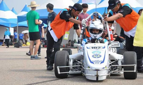 INTERNATIONAL STUDENT GREEN CAR COMPETION 2014 : Tim Garuda UNY Melesat Tercepat