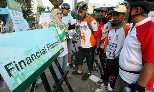 FOTO ASURANSI JIWA MANULIFE : Merangkul Nasabah Baru di CFD