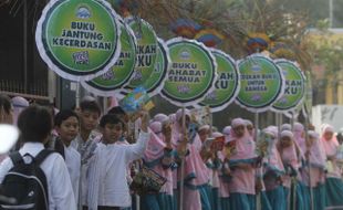 FOTO HARI BUKU NASIONAL : SDII Al Abidin Ingatkan Bulan Sedekah Buku