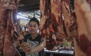 HARGA KEBUTUHAN POKOK : Stok Tekor, Harga Daging Sapi Terkerek