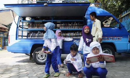 KEGIATAN TNI : Dekatkan Diri dengan Siswa, Kodim Magelang Gelar Perpustakaan Keliling