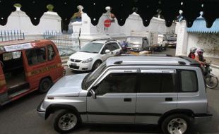 FOTO HARI WAISAK 2014 : Arus Padat, Jl Supit Urang Macet