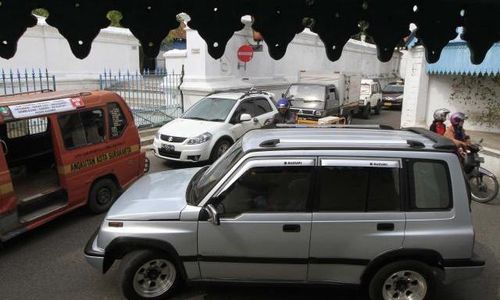 FOTO HARI WAISAK 2014 : Arus Padat, Jl Supit Urang Macet