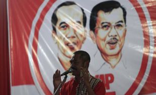 FOTO JOKOWI CAPRES : PDI Solo Deklarasikan Dukungan