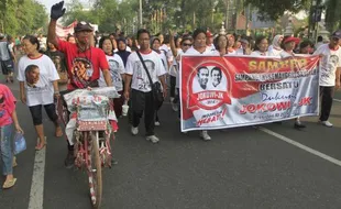 FOTO JOKOWI CAPRES : Pendukung Jokowi Abaikan Larangan