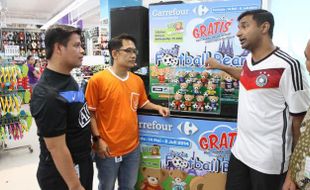 FOTO PIALA DUNIA 2014 : Carrefour Tawarkan Boneka Football Bear