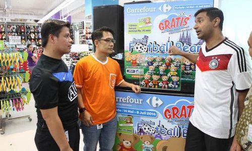 FOTO PIALA DUNIA 2014 : Carrefour Tawarkan Boneka Football Bear