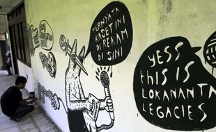 FOTO RUMAH SENI LOKANANTA : Peserta Pameran Seni Rupa Bikin Mural