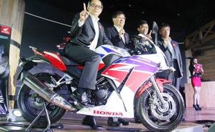 FOTO SEPEDA MOTOR TERBARU : All New Honda CBR250R Mulai Rp48,95 juta