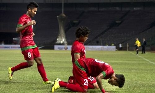 FOTO TIMNAS U-23 VS DOMINIKA : Alfin Ismail Tuasalamony Sujud Syukur