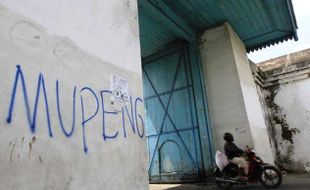 FOTO VANDALISME DI SOLO : Lawang Gapit Korban Vandalisme