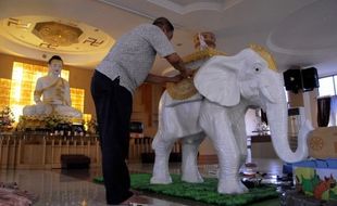 FOTO WAISAK 2014 : Buddha Rupang Vihara Sakya Muni Disucikan