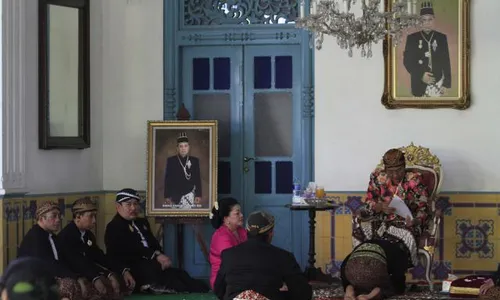 FOTO WISUDA ABDI DALEM : PB Tak Datangi Tingalan Dalem Jumenengan