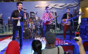 KONSER MUSIK : Launching Yamaha YZF R15 di Solo: Jikustik Fresh