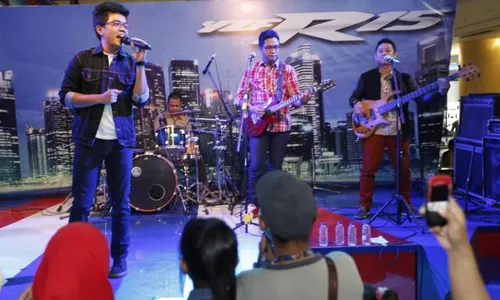 KONSER MUSIK : Launching Yamaha YZF R15 di Solo: Jikustik Fresh