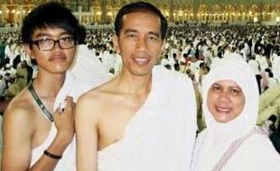 MASA TENANG PILPRES 2014 : Jokowi Umrah, Rombongannya 30 Orang