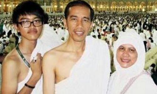 JOKOWI CAPRES : Ini Gaya BBM-an Jokowi dengan Si Bungsu