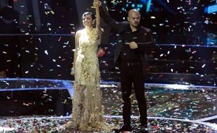 FOTO INDONESIAN IDOL 2014 : Husein Angkat Tangan Nowela