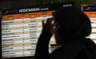 FOTO LEBARAN 2014 : Tiket Kereta Api Mudik Lebaran Ludes