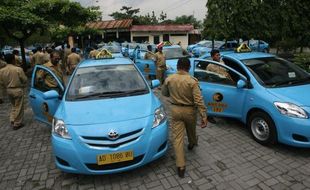 TRANSPORTASI SOLO : Pengemudi Taksi Lokal Sambat Pendapatan Kian Kritis