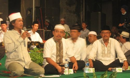 HUT PEMKAB WONOGIRI : Cak Nun: Jangan Saling Mencela