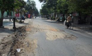 JALAN RUSAK KLATEN :  Jalur Bayat-Cawas Rusak Parah