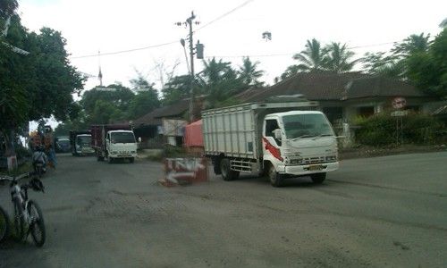 PENAMBANGAN MERAPI : Warga Pasan Portal Truk di Jalur Evakuasi