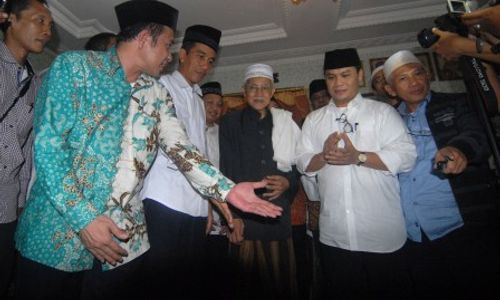 JOKOWI CAPRES : Di Jombang, Jokowi Dapat Restu Kiai Aziz