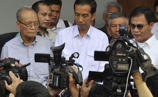 Jokowi Sambangi PP Muhammadiyah Salat Jumat Bareng Din Syamsudin