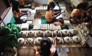 Peringati Hardiknas, Anak SDN 1 Ngasem Karanganyar Bermain Gamelan Seharian