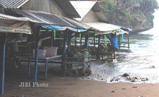 GELOMBANG TINGGI PANTAI SELATAN : Wisatawan di Pantai Diminta Waspada