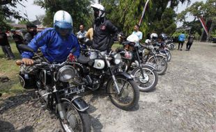 KOMUNITAS IRON BUFFALO : Penggemar Motor Antik Kumpul di Colomadu