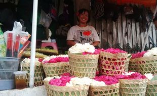 Musim Nyadran, Penjual Bunga Tabur Panen