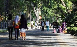 FOTO CAR FREE DAY : PKL Tidak Berjualan selama Ramadan 2014