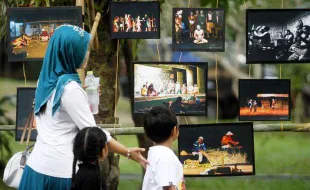 FOTO FESTIVAL KETOPRAK 2014 : Dokumentasi Pementasan Ketoprak Dipamerkan