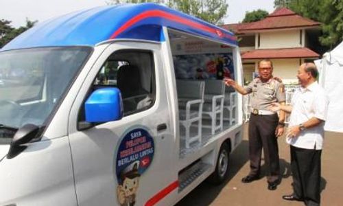 FOTO ARENA SERU XENIA : 2 Gran Max untuk Korps Lalu Lintas Polri