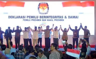 FOTO JOKOWI VS PRABOWO : Capres Angkat Tangan Sepakat Pilpres Damai   