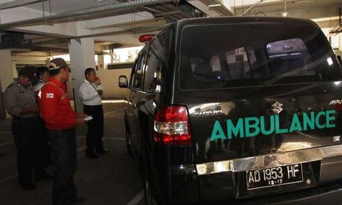 FOTO KECELAKAAN KERJA : Jatuh dari Lantai Ke-22, Pekerja Bangunan Tewas