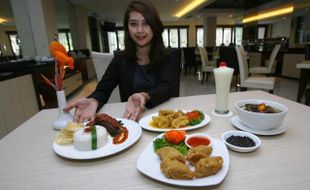 FOTO KULINER SOLORAYA : Move Megaland Hotel Ganti Menu