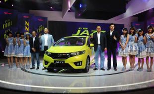 FOTO MOBIL TERBARU : JKT48 Kawal All New Honda Jazz di Indonesia