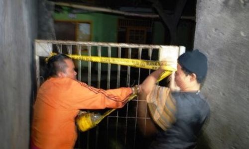 FOTO PENANGKAPAN TERORIS : Seorang Terduga Teroris Ditangkap di Cibubur