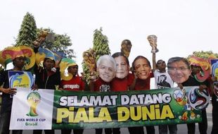 FOTO PILPRES 2014 : Capres-Cawapres Diajak Contoh Piala Dunia